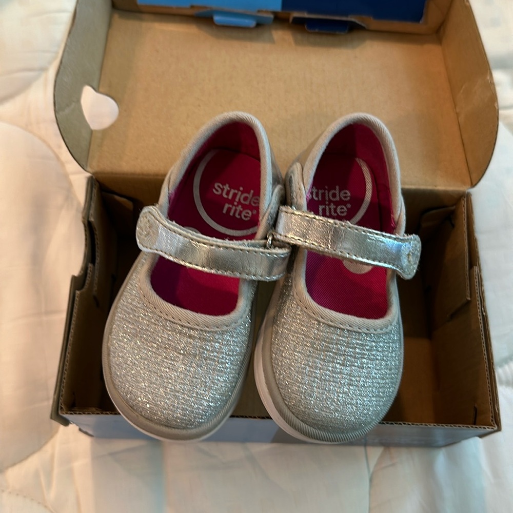Stride Rite Mary Jane shoes Sz4